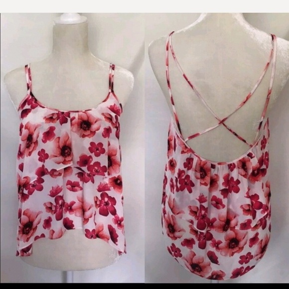 Forever 21 Tops - 🎀 Floral ruffled top